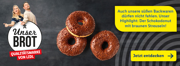 Auch unsere süßen Backwaren dürfen nicht fehlen. Unser Highlight: Der Schokodonut mit braunen Streuseln!